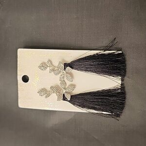 BRAND NEW MAYREW FLOWER RHINESTONE TASSEL DECOR EARRINGS